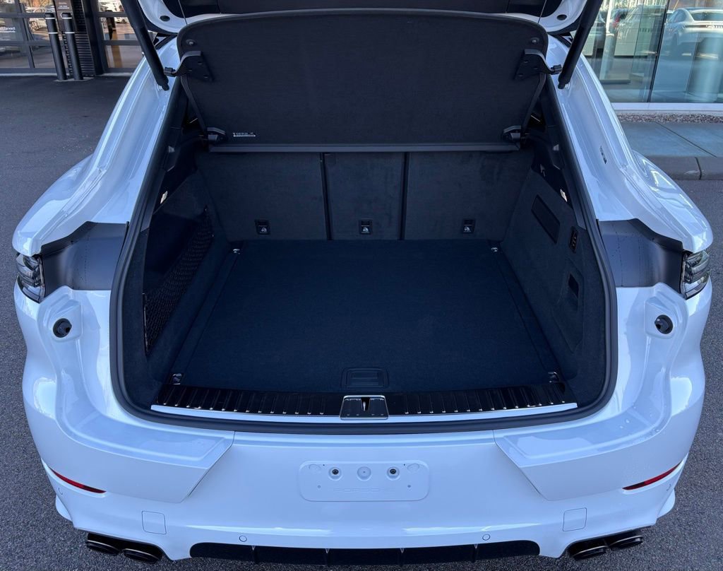 New 2026 Porsche Cayenne GTS image 9