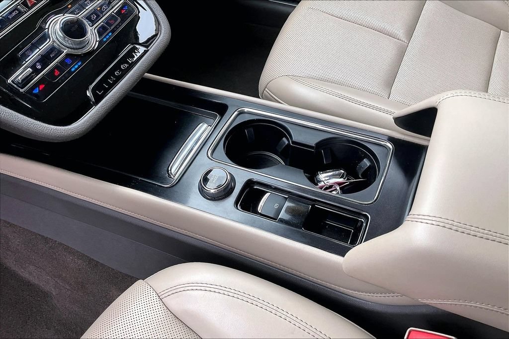 Used 2021 Lincoln Corsair AWD w/ Equipment Group 101A image 16