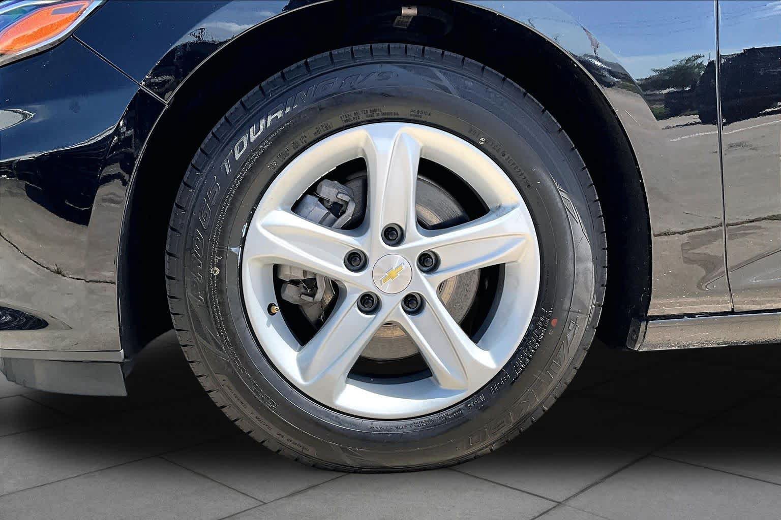 Used 2022 Chevrolet Malibu LS FWD image 11