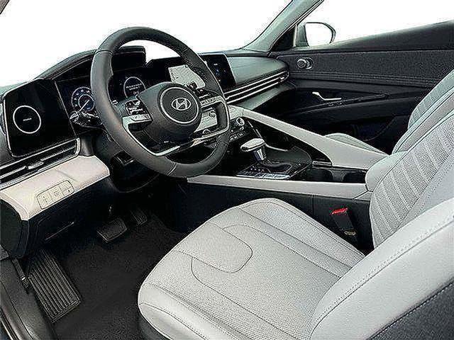 New 2025 Hyundai Elantra Limited FWD image 17