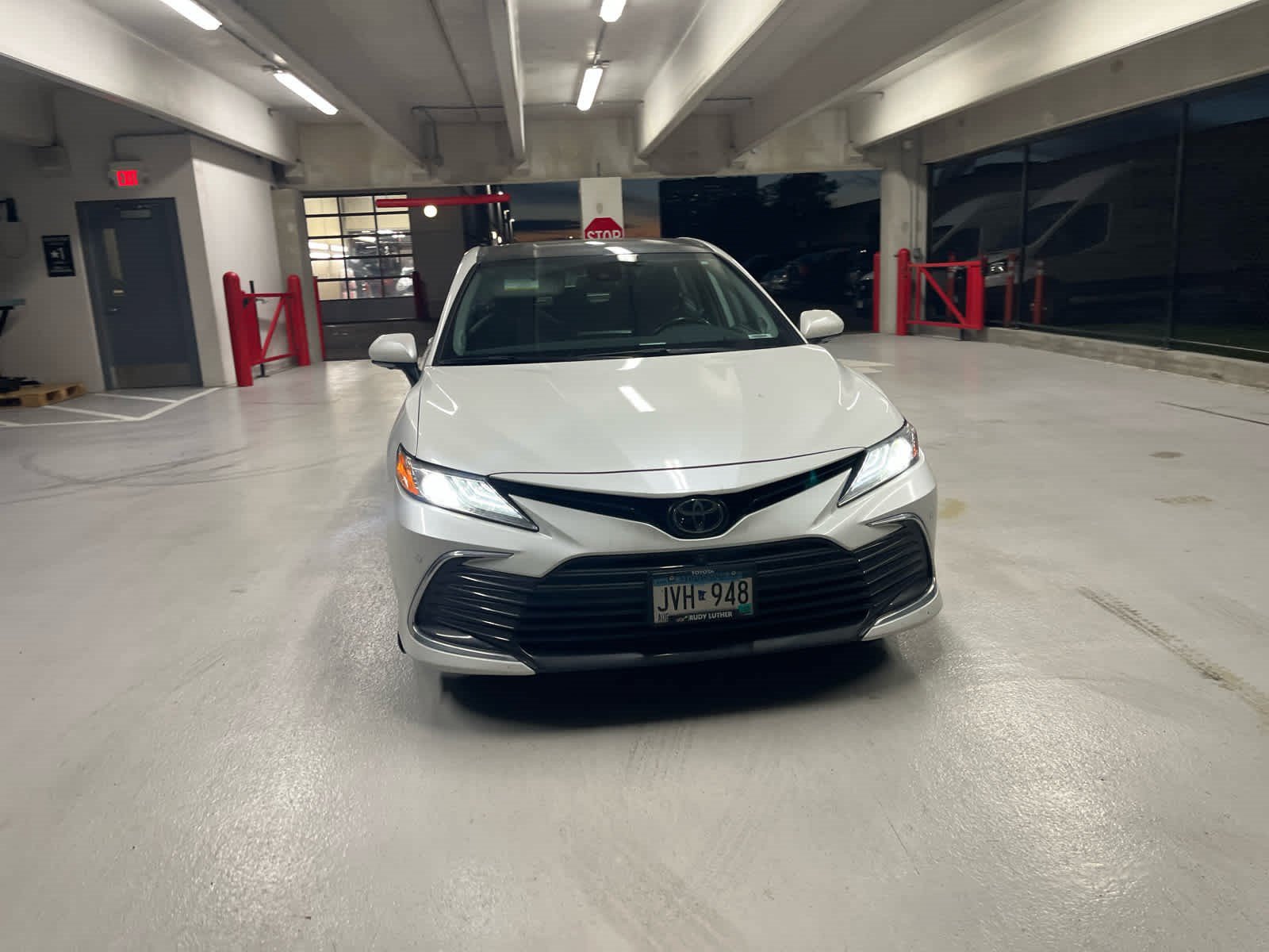 Used 2023 Toyota Camry XLE w/ Navigation Package FWD image 2