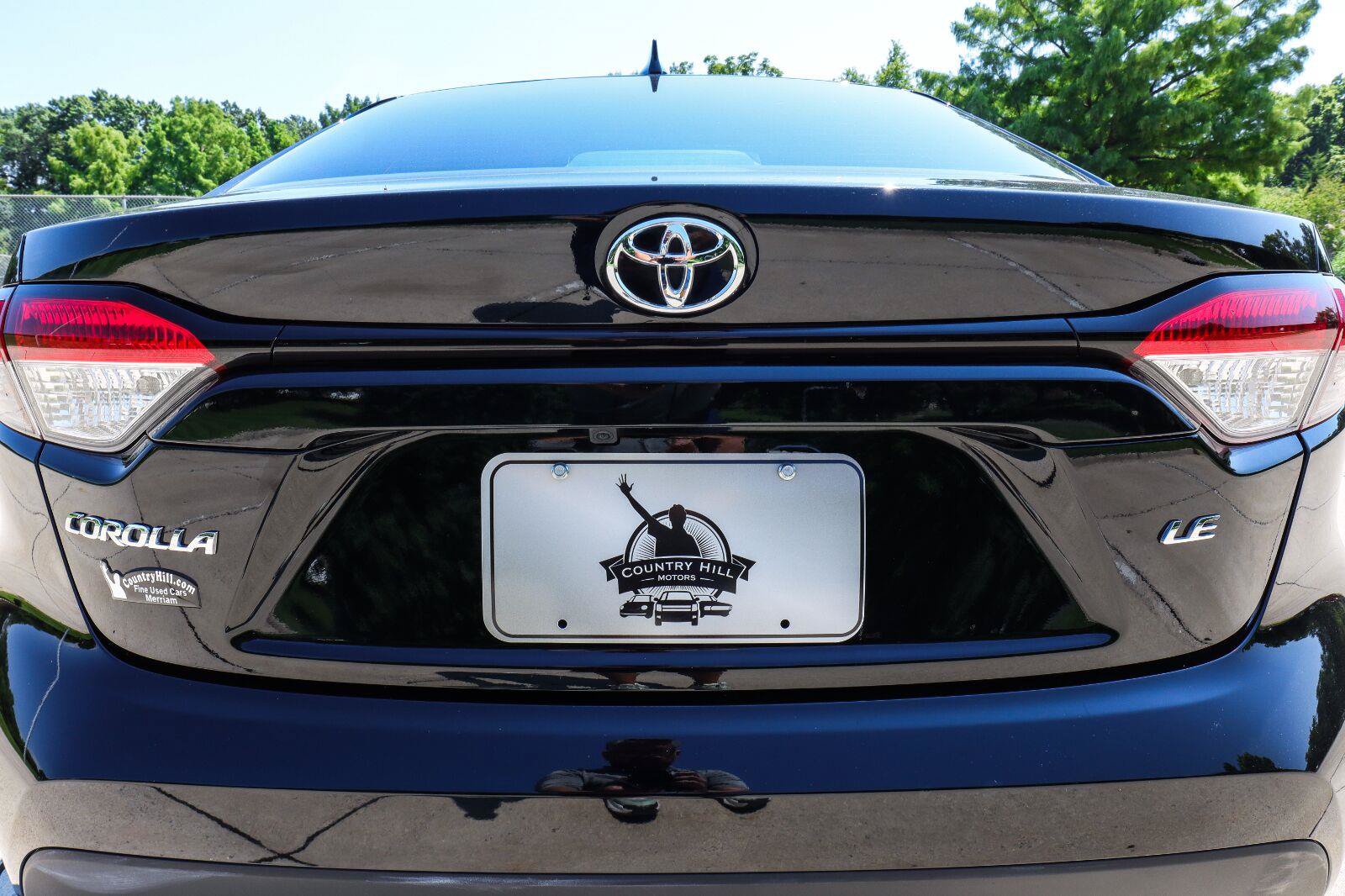 Used 2025 Toyota Corolla LE FWD image 38