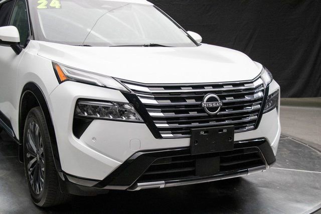 Used 2024 Nissan Rogue Platinum w/ Platinum Premium Package image 3