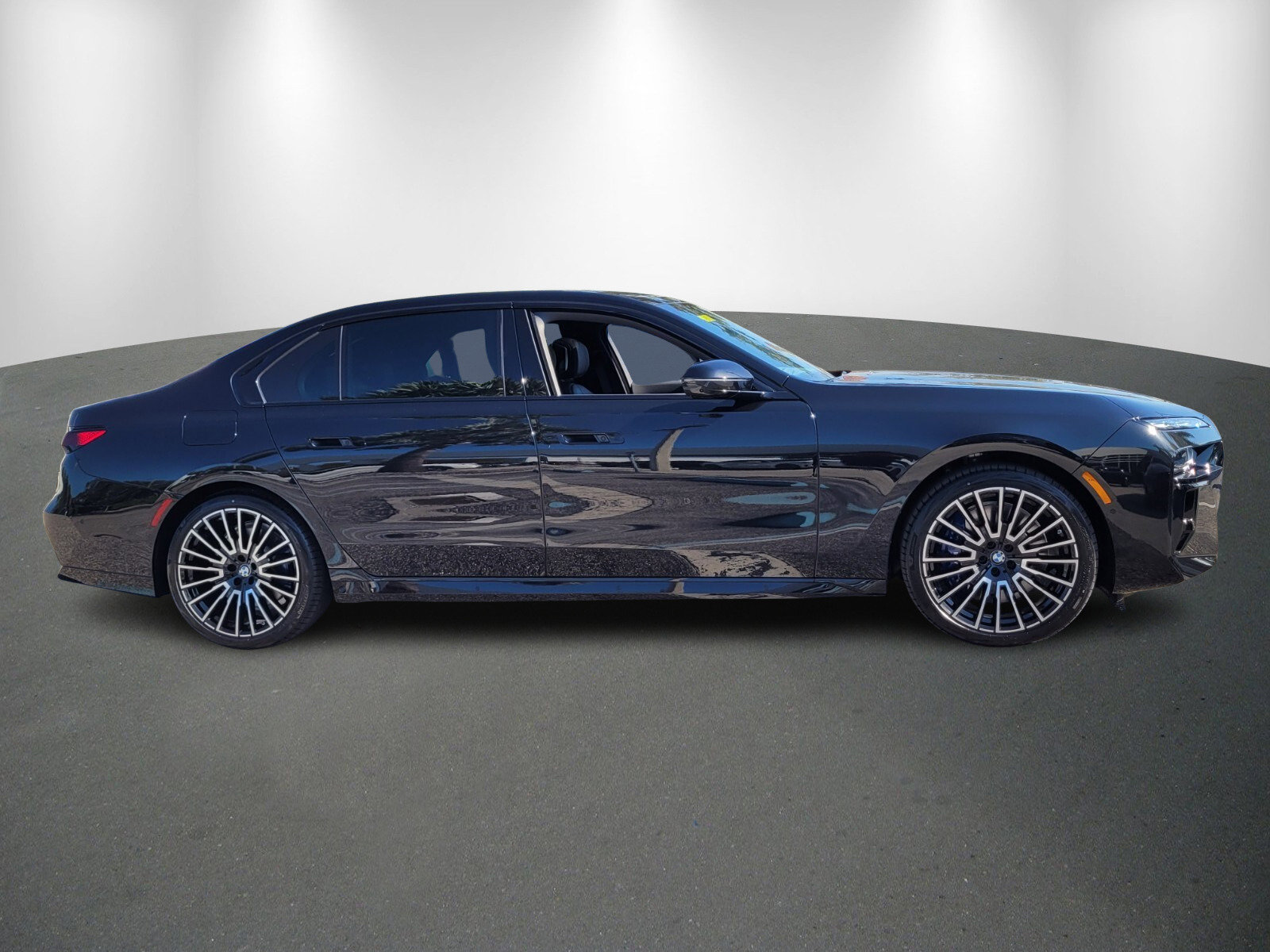 Used 2026 BMW 740i w/ Executive Package image 8