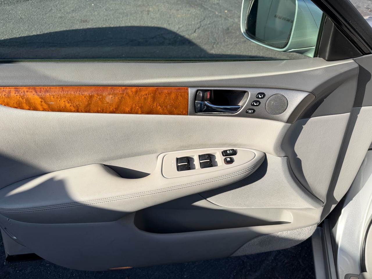 Used 2005 Lexus ES 330 FWD image 10