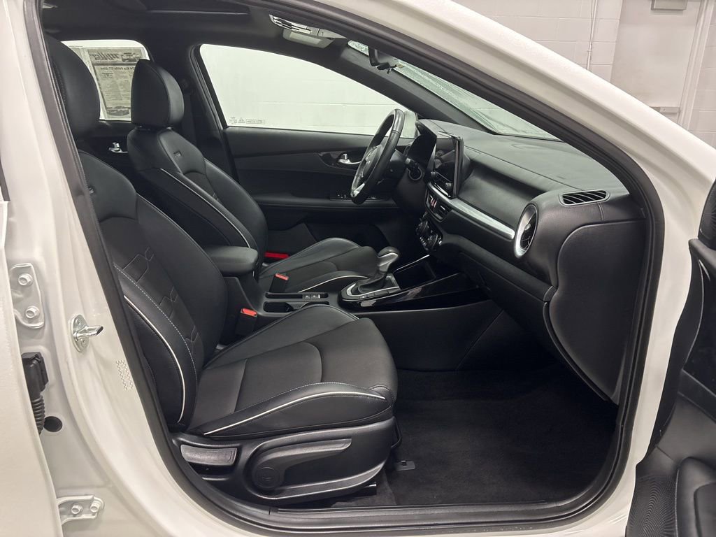 Used 2024 Kia Forte GT-Line w/ GT-Line Premium Package image 32