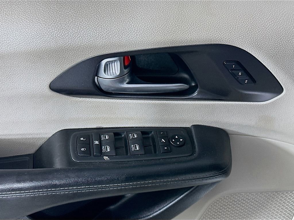Used 2020 Chrysler Pacifica Limited image 28