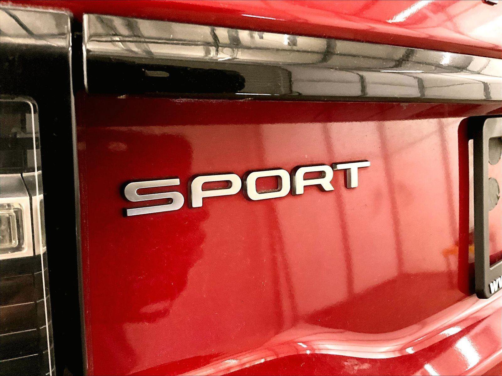 Used 2016 Land Rover Discovery Sport SE image 13