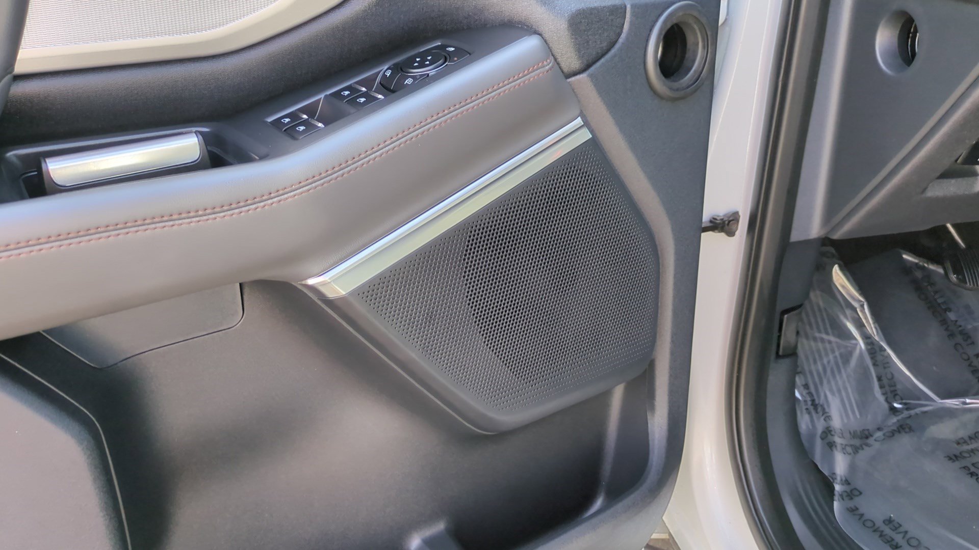 Used 2025 Ford Expedition Active image 13