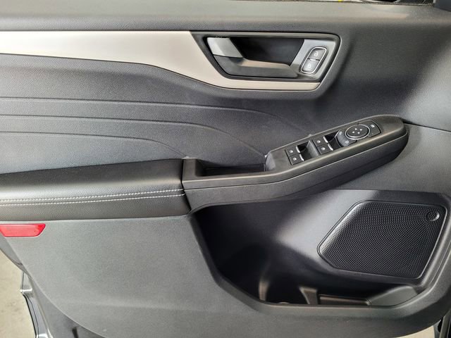 Used 2022 Ford Escape SE image 18