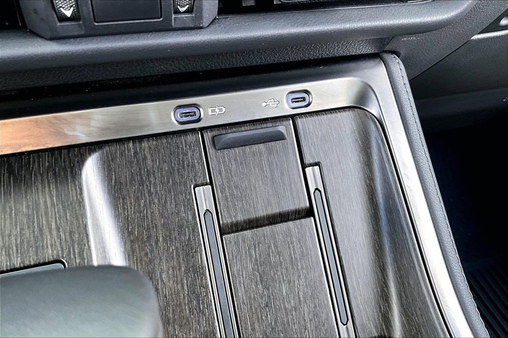 Used 2025 Lexus GX 550 w/ Accessory Package (2T) AWD/4WD image 35