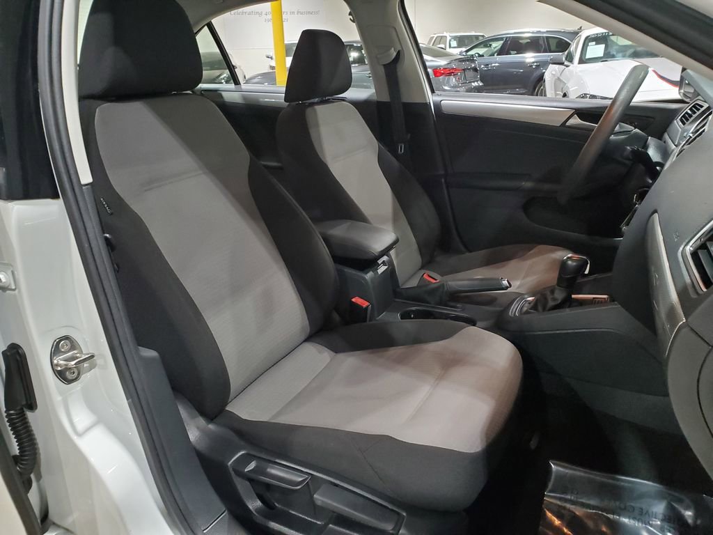 Used 2017 Volkswagen Jetta S image 14