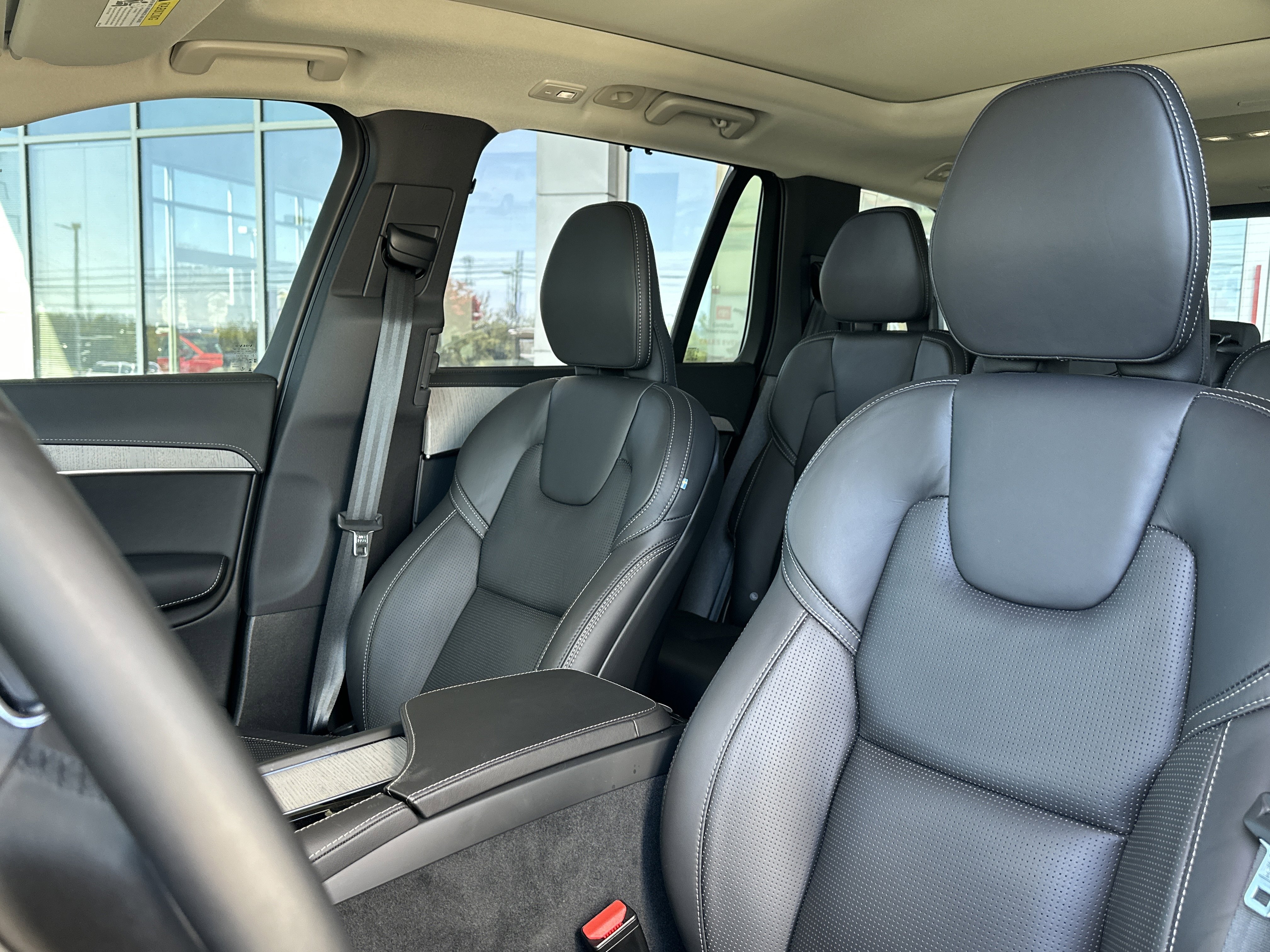 Used 2025 Volvo XC90 B6 Ultra w/ Protection Package Premier image 9