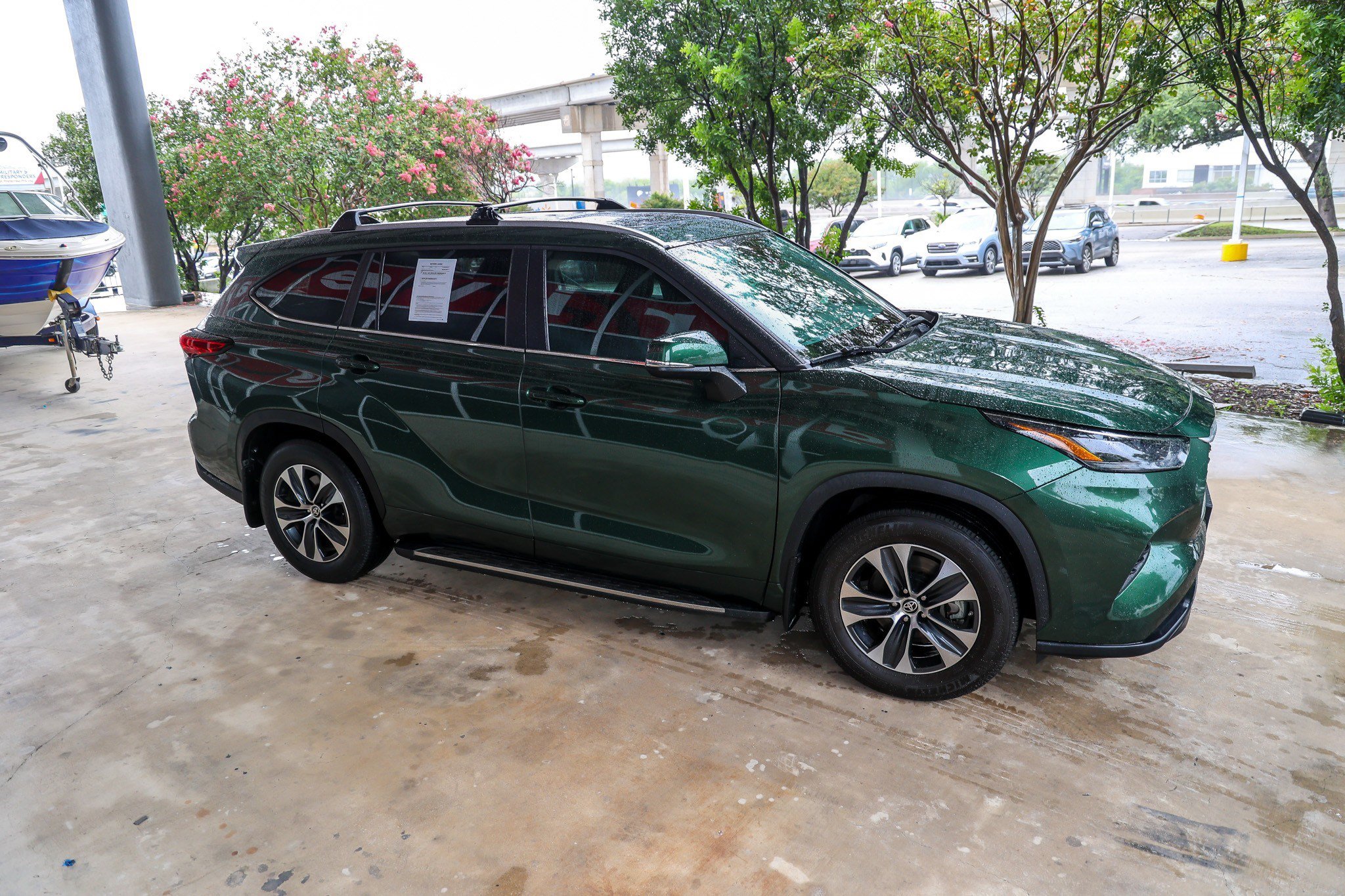 Used 2023 Toyota Highlander XLE FWD image 6