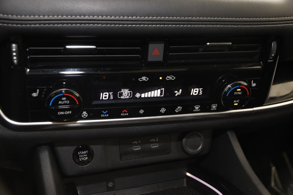 Used 2025 Nissan Rogue SL w/ Tech Package FWD image 31