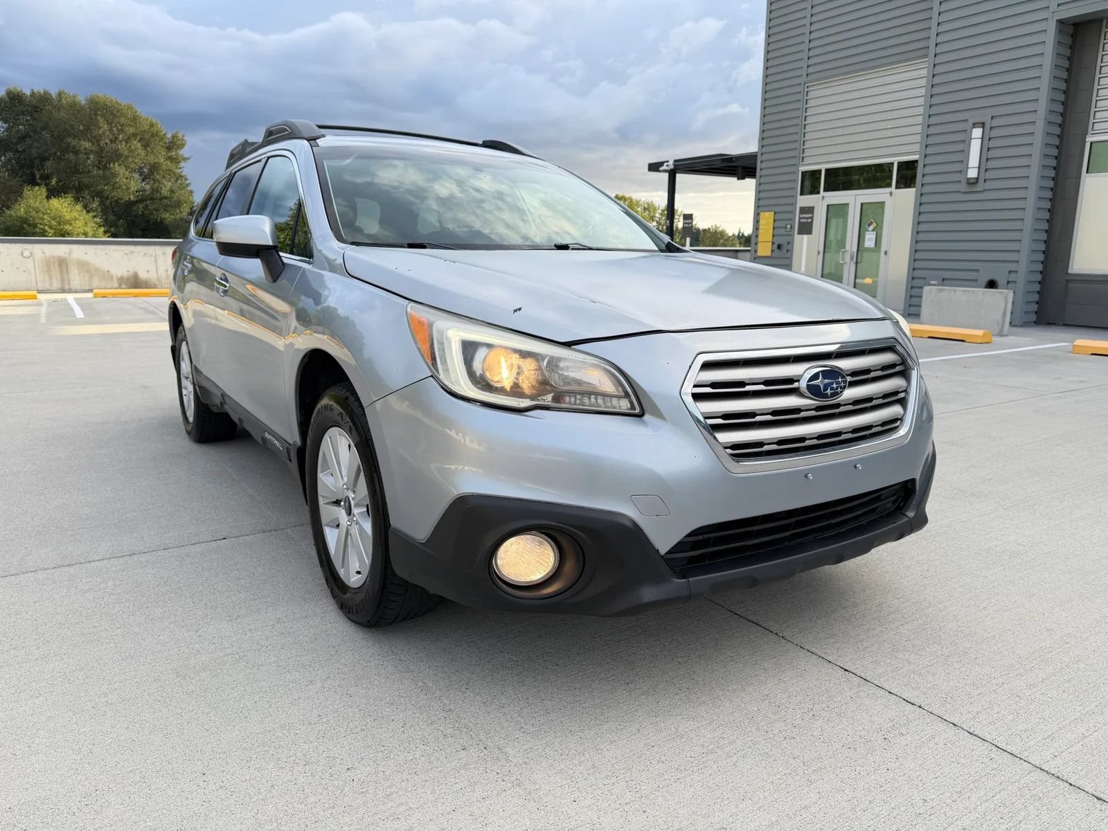 Used 2015 Subaru Outback 2.5i Premium AWD/4WD image 4