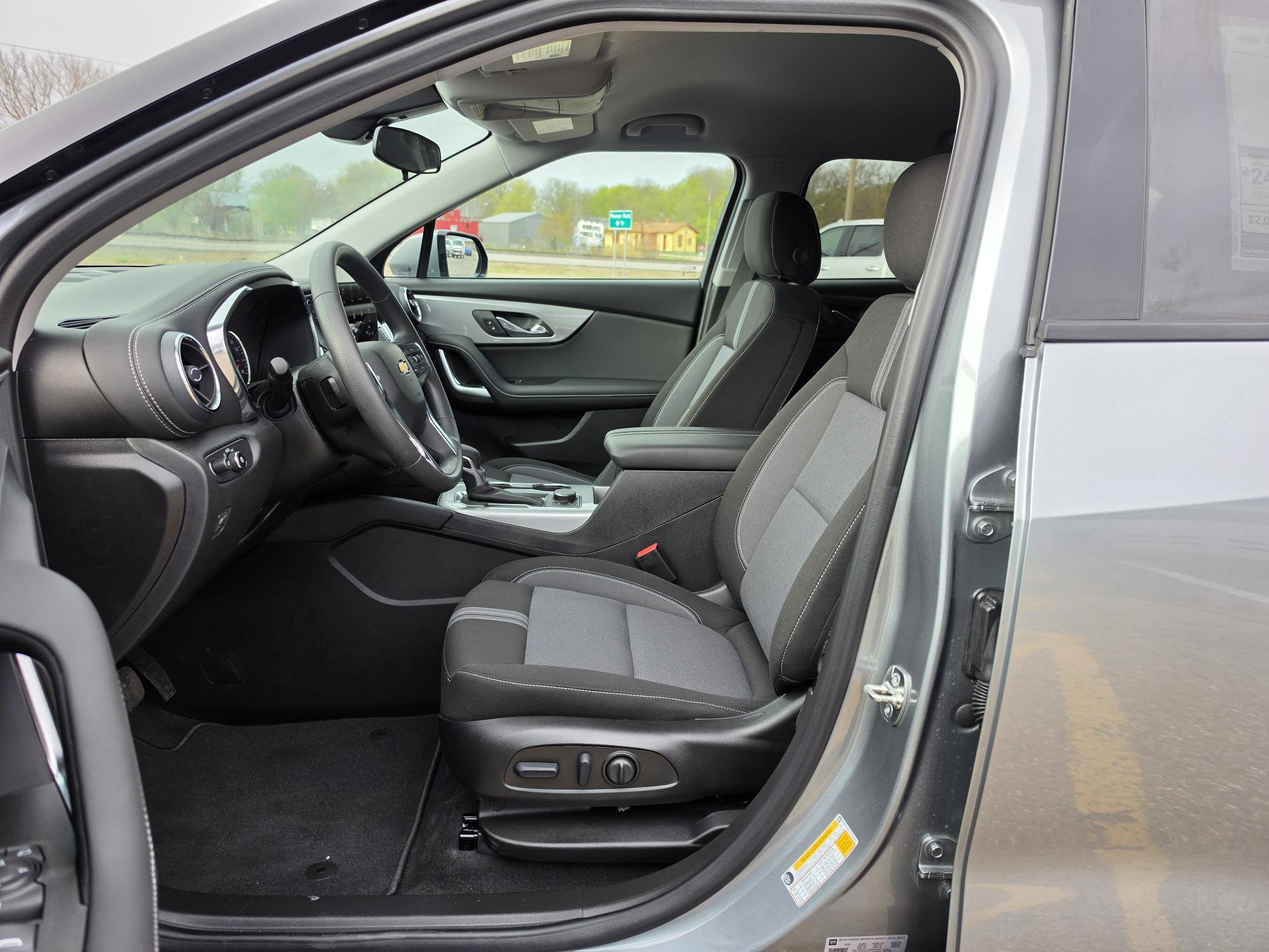 Used 2026 Chevrolet Blazer LT AWD/4WD image 4