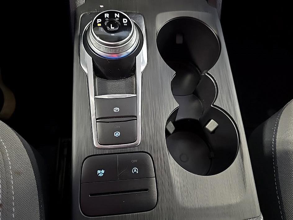 Used 2020 Ford Escape SE image 23