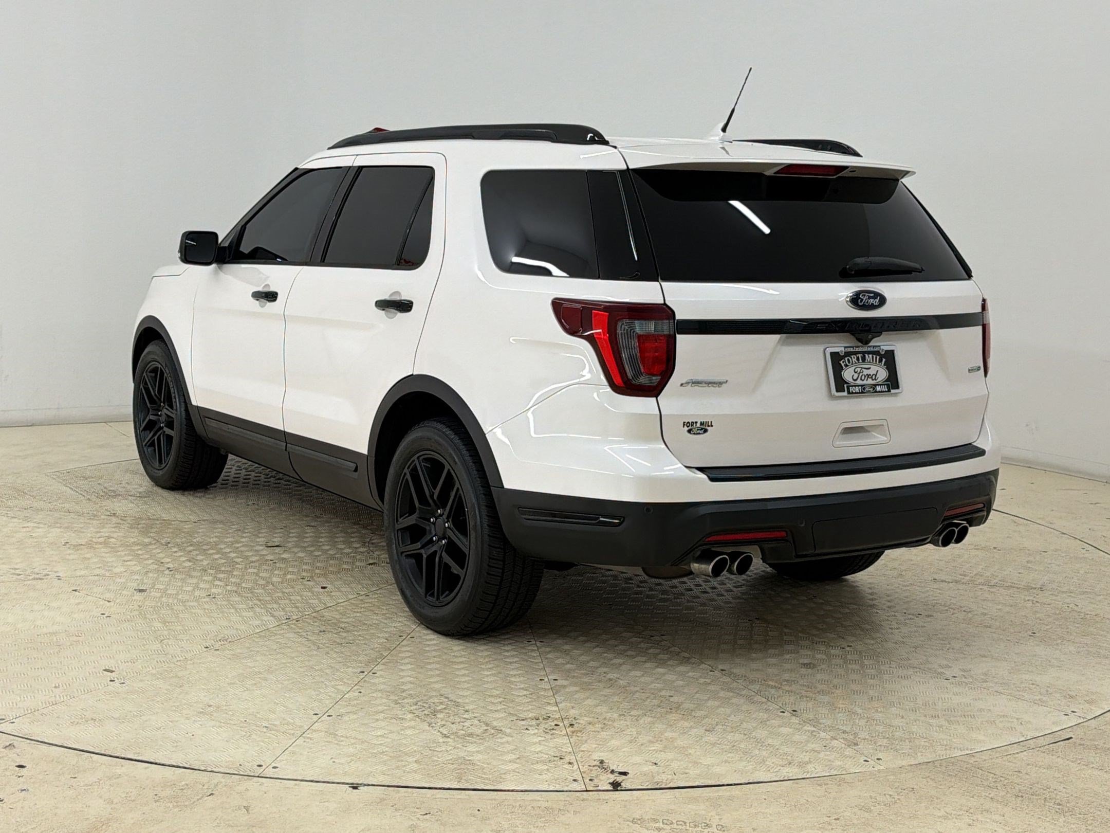 Used 2018 Ford Explorer Sport AWD/4WD image 3