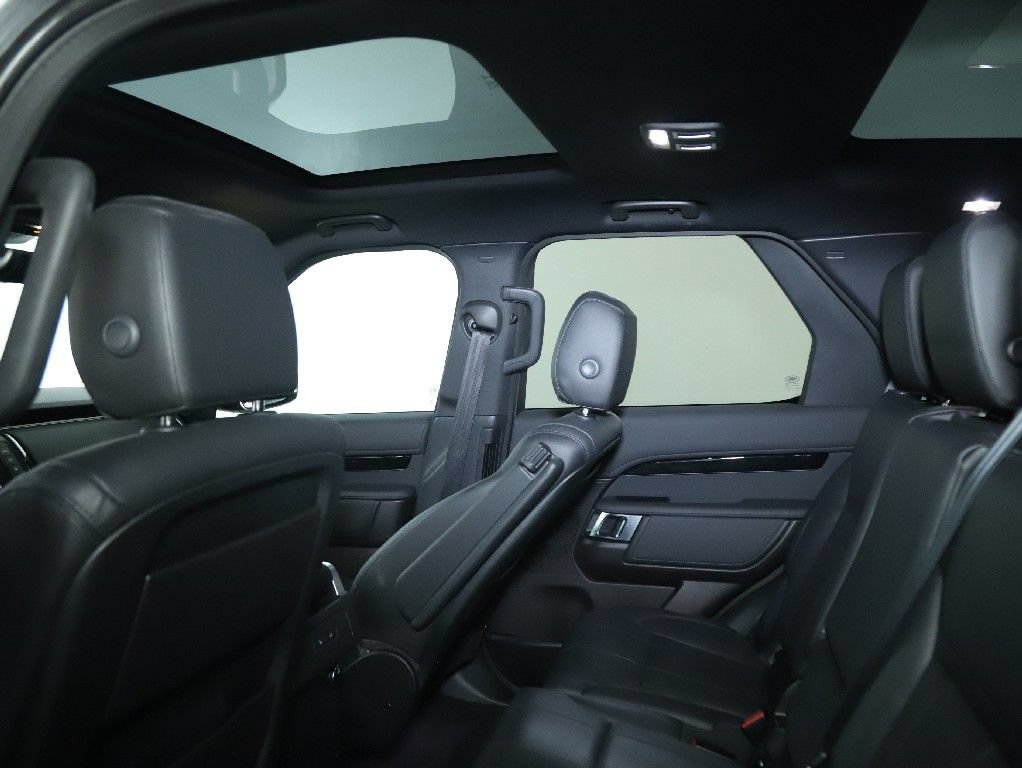Used 2017 Land Rover Discovery SE AWD/4WD image 19