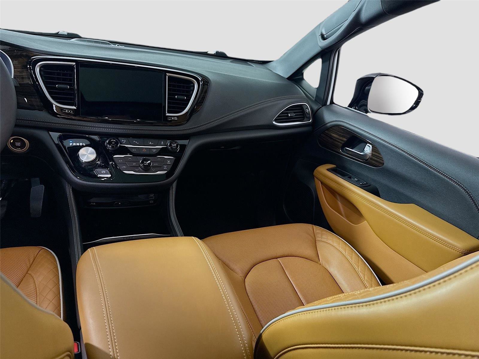 Used 2023 Chrysler Pacifica Pinnacle image 18