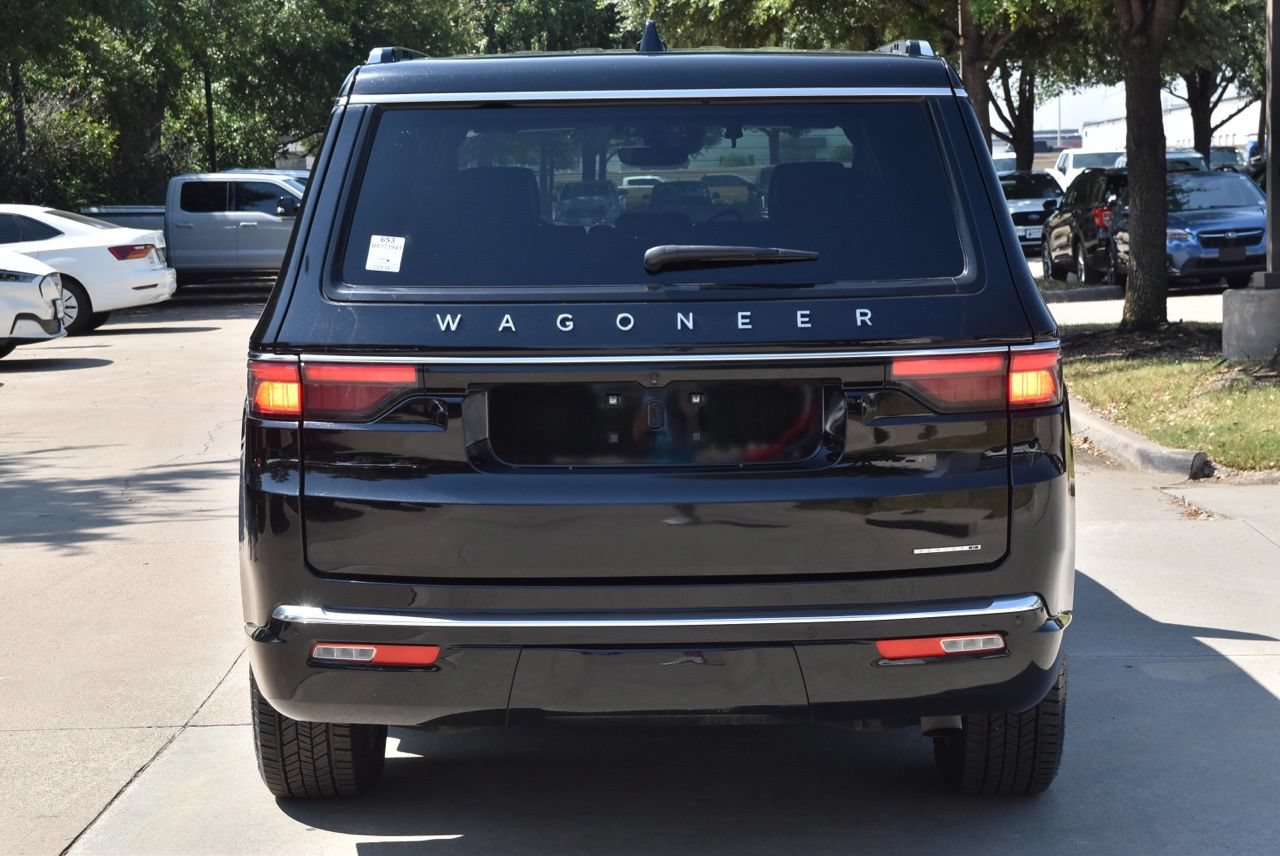 Used 2024 Jeep Wagoneer Series II w/ Flexible Seating Group RWD image 9