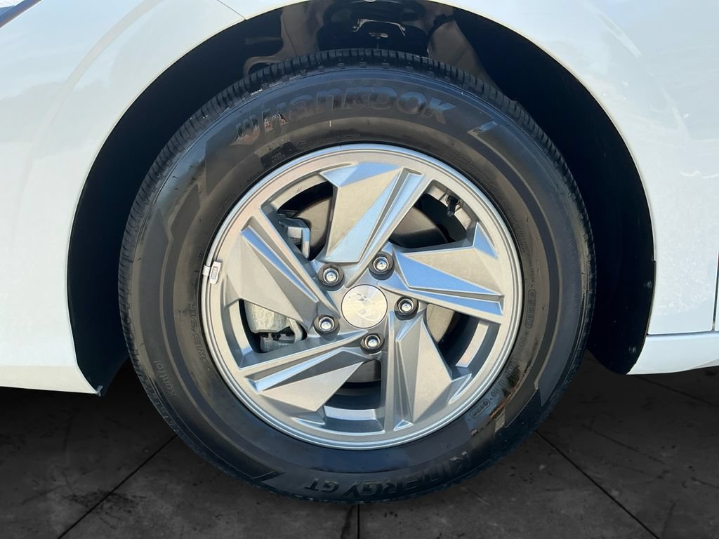 Used 2026 Hyundai Elantra SE FWD image 15