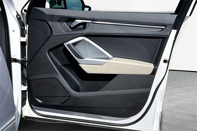 Used 2024 Audi Q3 2.0T Premium Plus w/ Premium Plus Package image 19