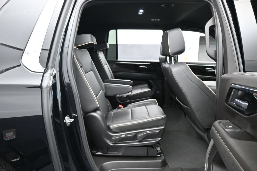 Used 2026 Chevrolet Suburban Premier AWD/4WD image 43