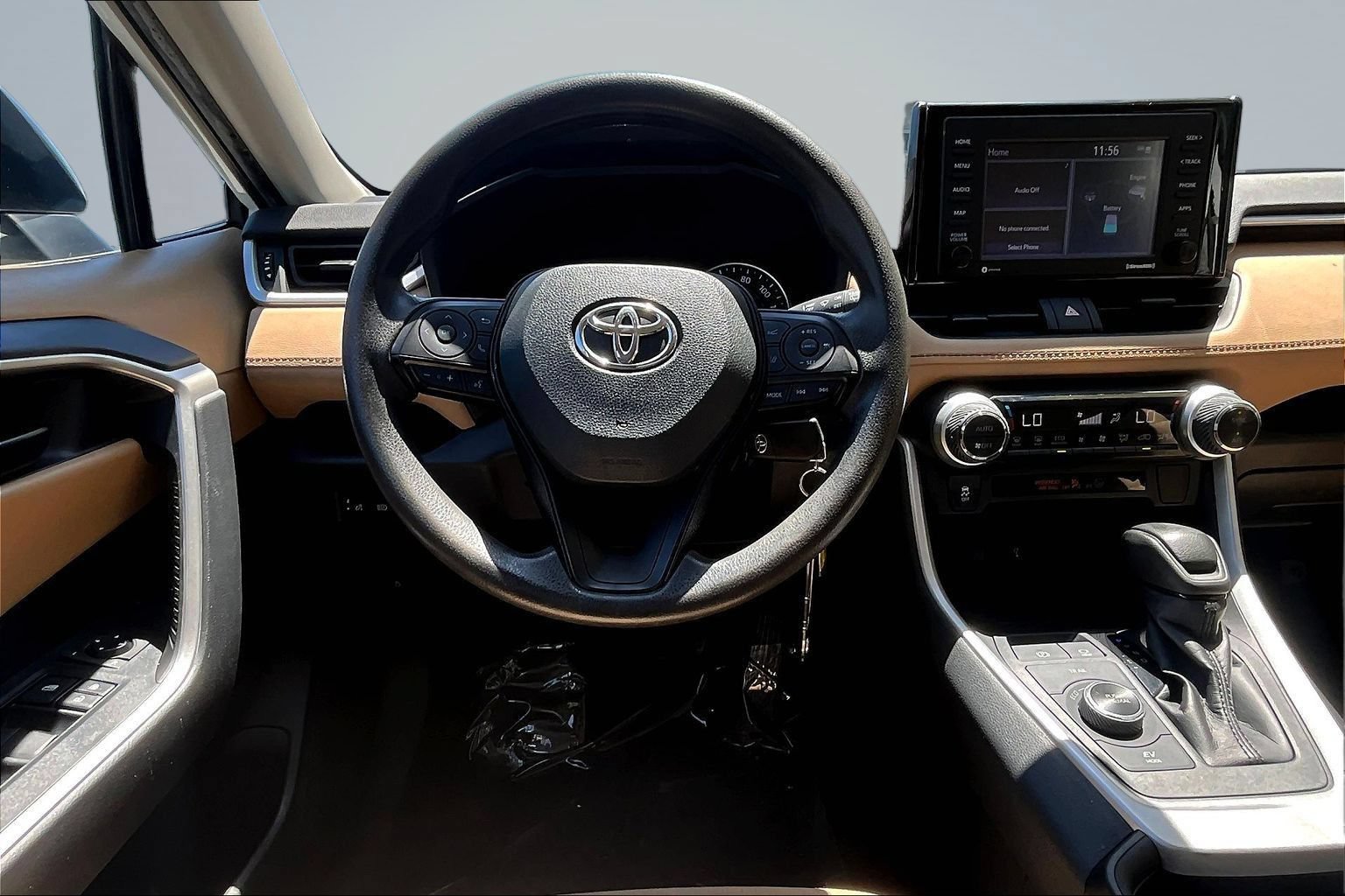 Used 2021 Toyota RAV4 LE AWD/4WD image 9