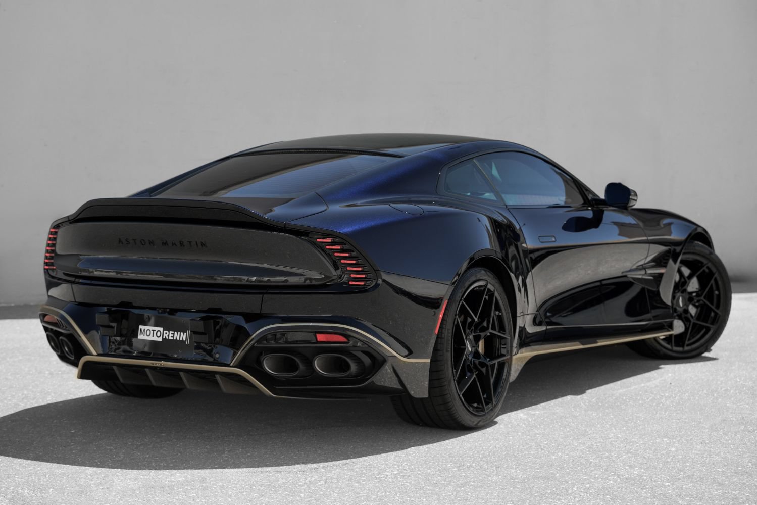 Used 2025 Aston Martin Vanquish RWD image 3