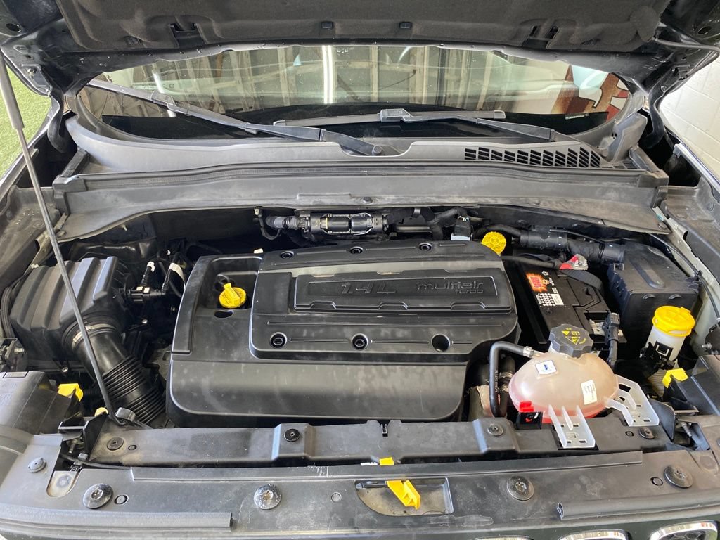 Used 2017 Jeep Renegade Latitude FWD image 32