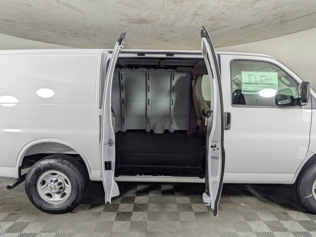 New 2025 Chevrolet Express 2500 image 15