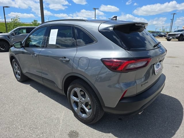 Used 2025 Ford Escape ST-Line AWD/4WD image 3