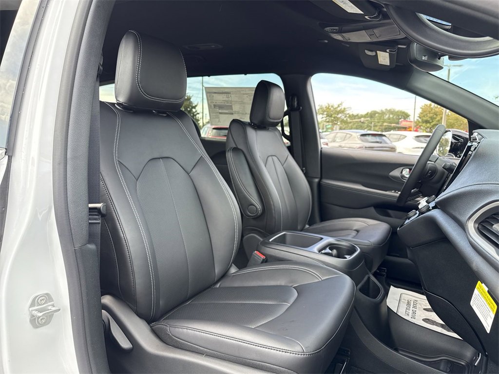 New 2026 Chrysler Pacifica Select image 27