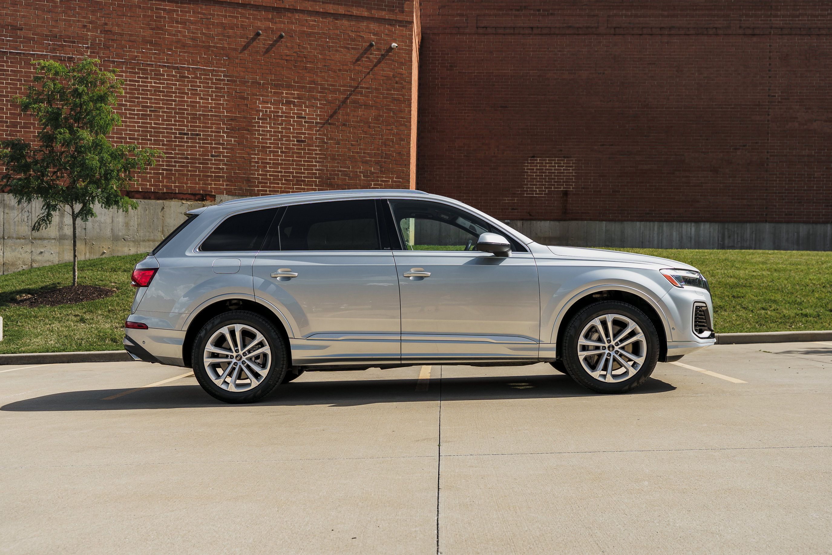 Certified 2025 Audi Q7 3.0T Premium Plus AWD/4WD image 3