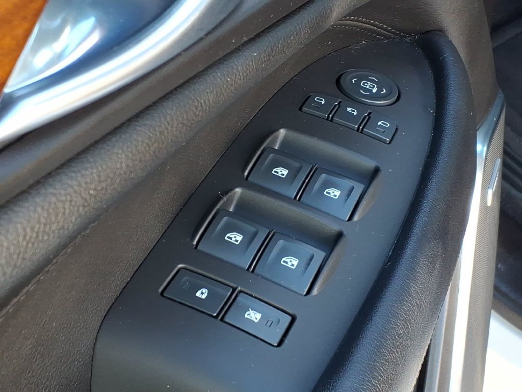 Used 2015 Cadillac Escalade ESV Premium AWD/4WD image 12