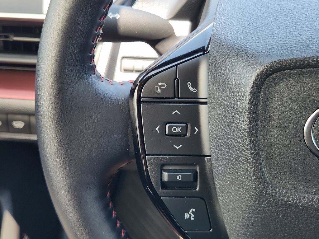 Used 2025 Toyota Prius Plug-In Hybrid FWD image 29