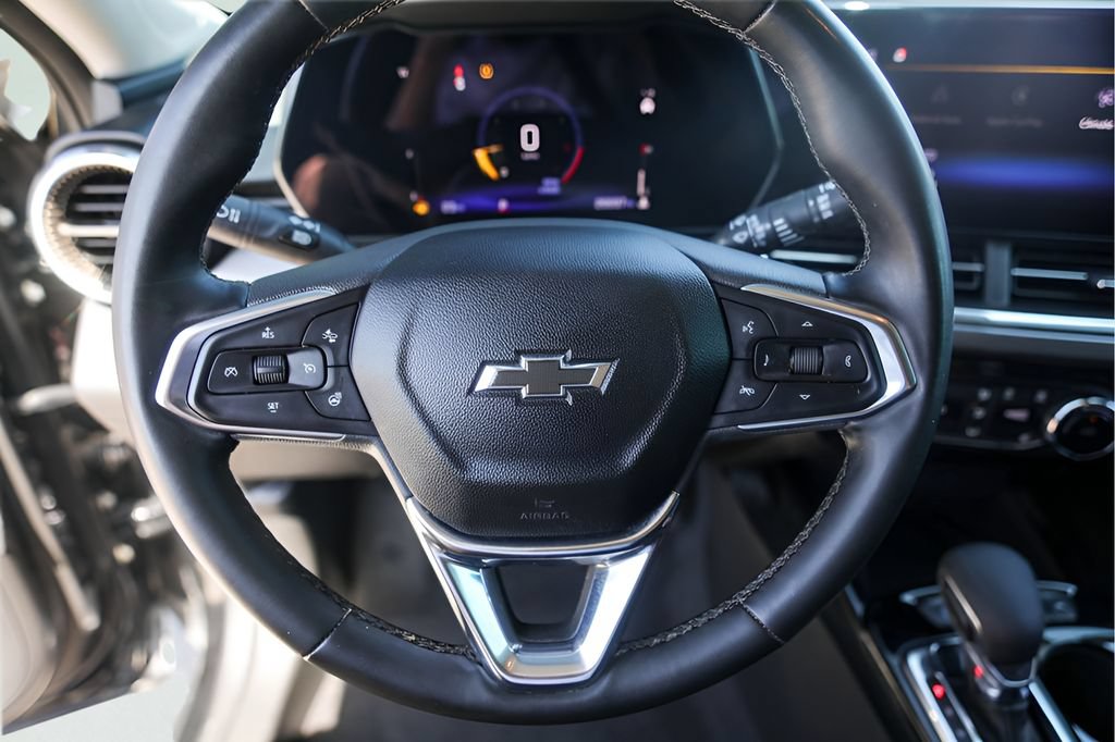 Used 2025 Chevrolet Trax ACTIV FWD image 15