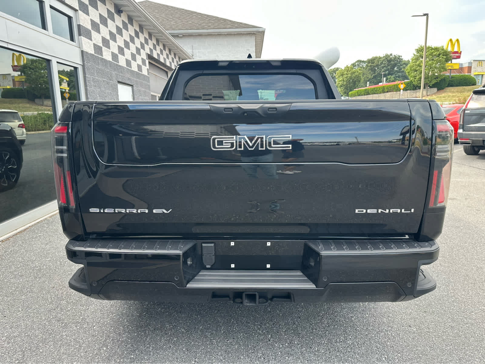 Used 2025 GMC Sierra EV Denali AWD/4WD image 6