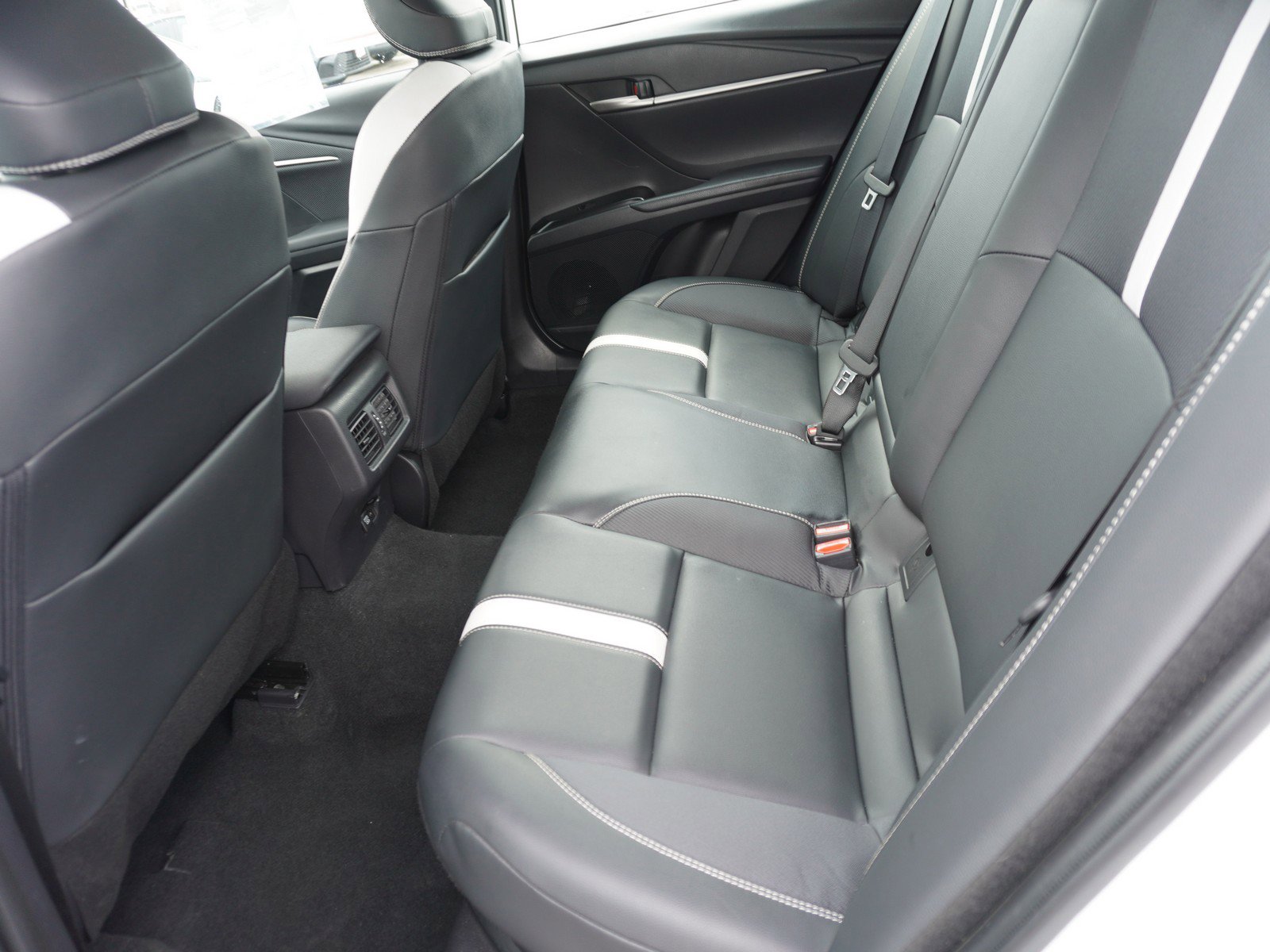Used 2025 Toyota Camry SE FWD image 13