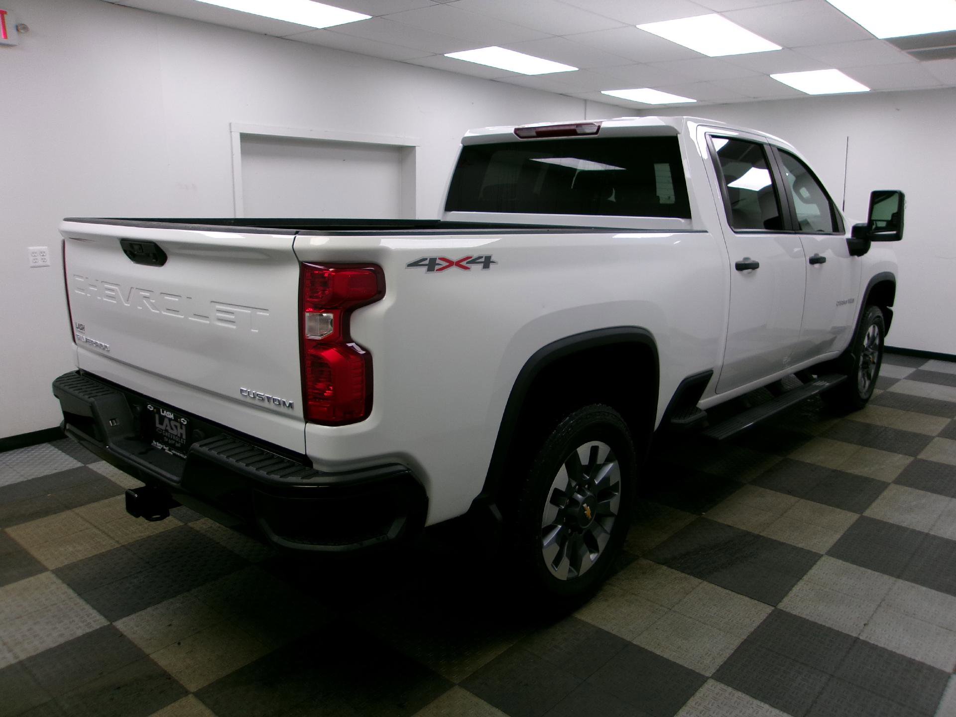 Used 2023 Chevrolet Silverado 2500 Custom w/ Custom Convenience Package image 12