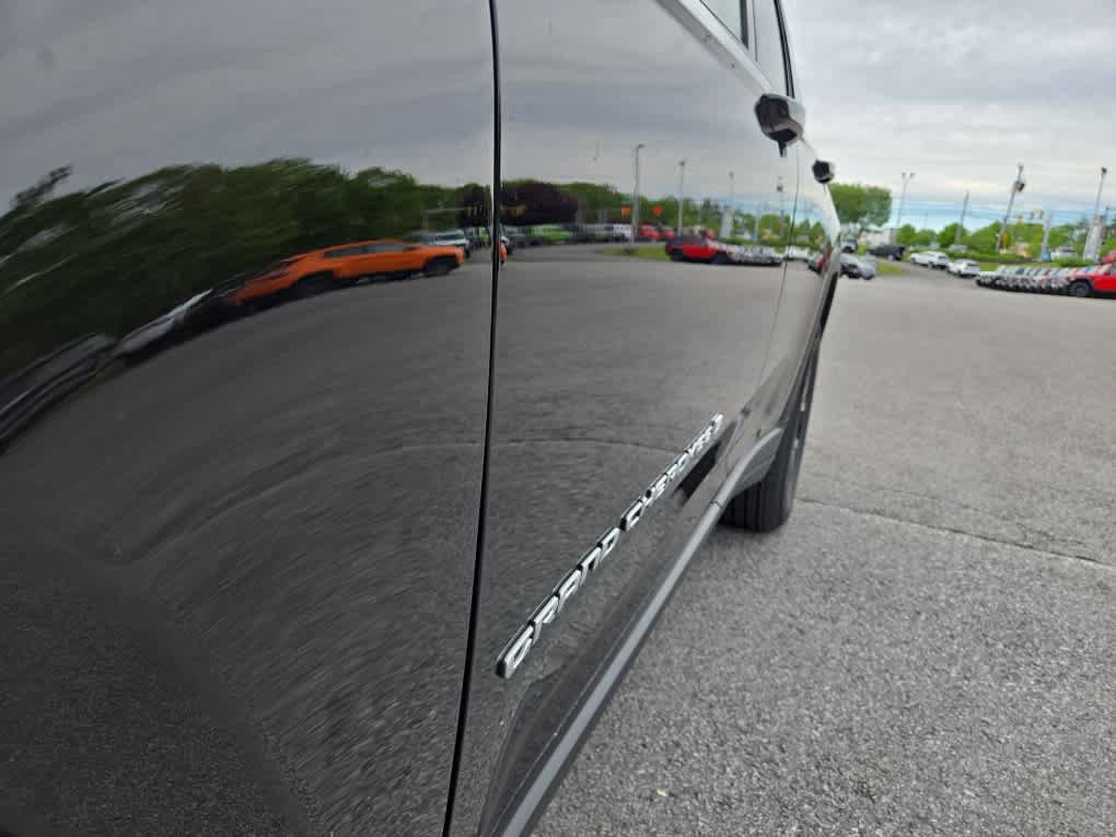 Used 2026 Jeep Grand Cherokee Limited AWD/4WD image 15