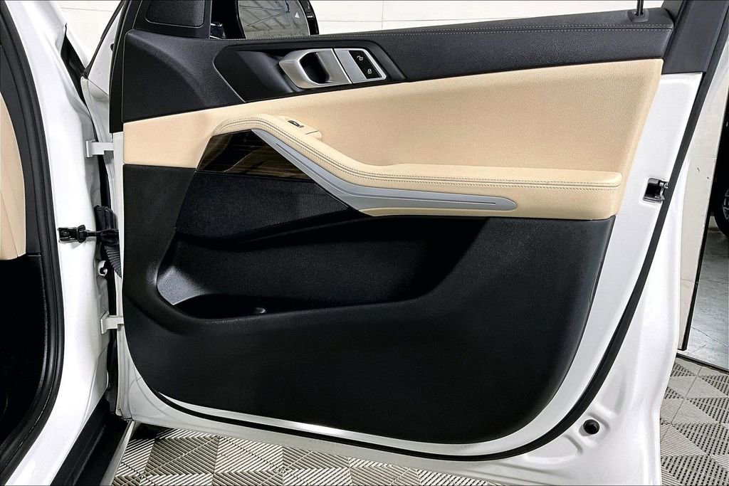 Used 2021 BMW X5 sDrive40i w/ Premium Package 2 image 24