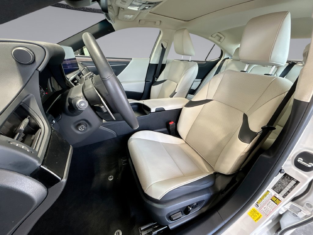 Used 2024 Lexus ES 300h w/ Premium Package FWD image 28