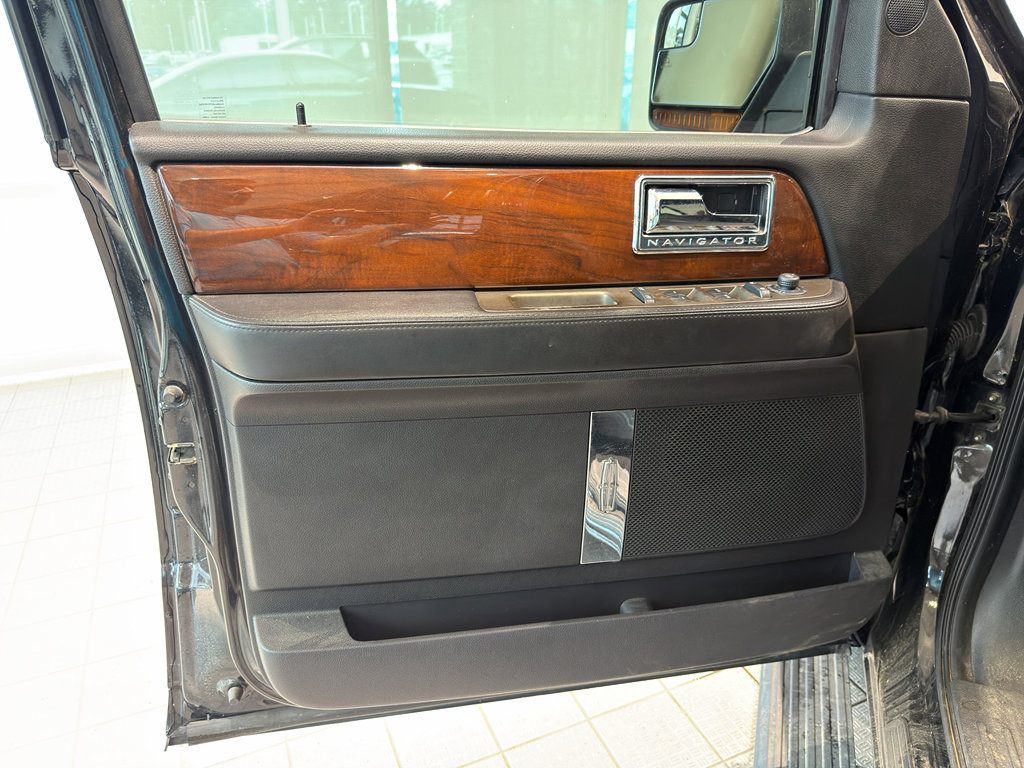 Used 2013 Lincoln Navigator 2WD w/ HD Trailer Tow Pkg image 13