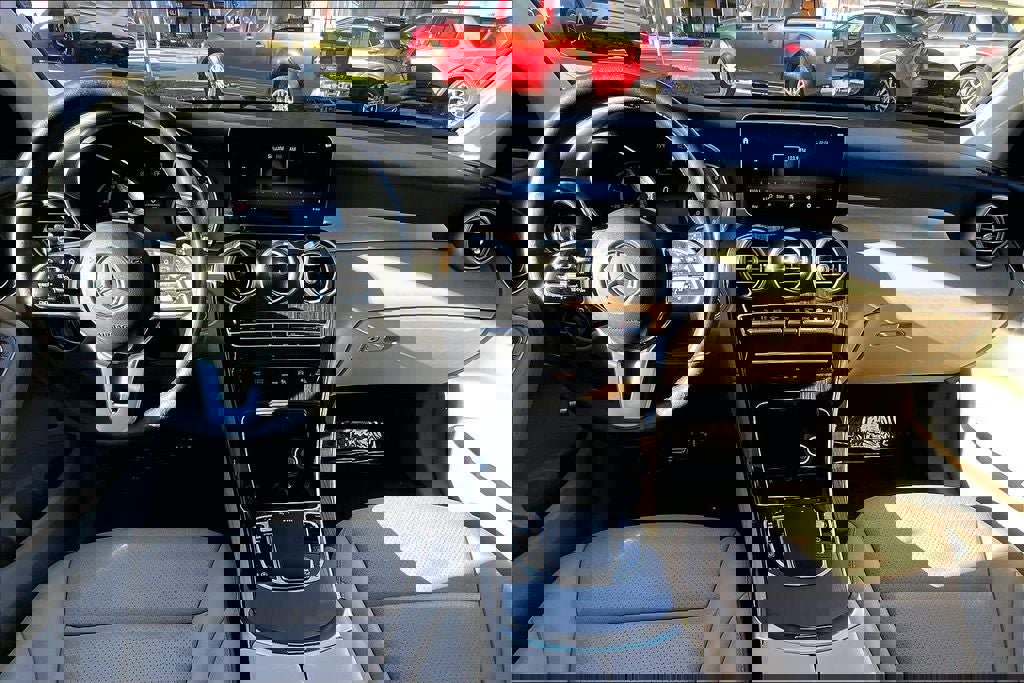 Used 2021 Mercedes-Benz GLC 300 4MATIC w/ Premium Package image 15