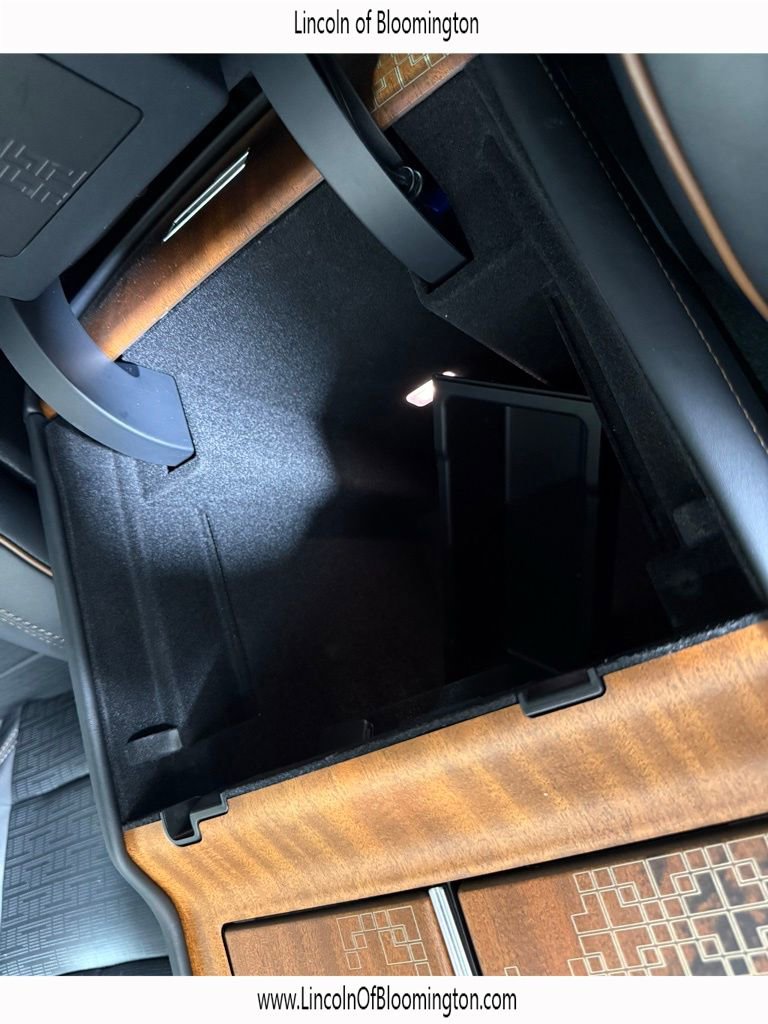 Used 2025 Lincoln Navigator Black Label image 33