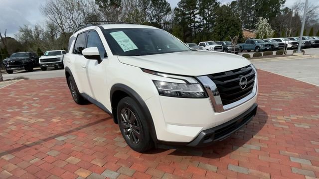 Used 2022 Nissan Pathfinder SV image 3