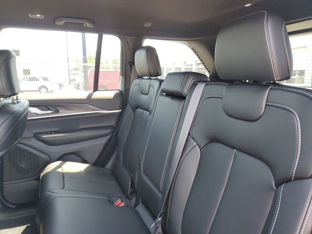 New 2025 Jeep Grand Cherokee Limited AWD/4WD image 31